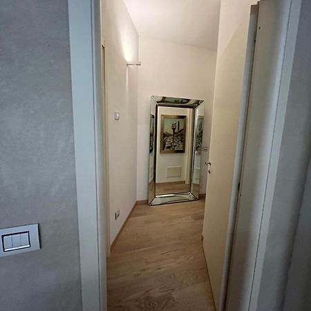 Juliet'S Neighbours- Luxury Apartment Верона Екстер'єр фото