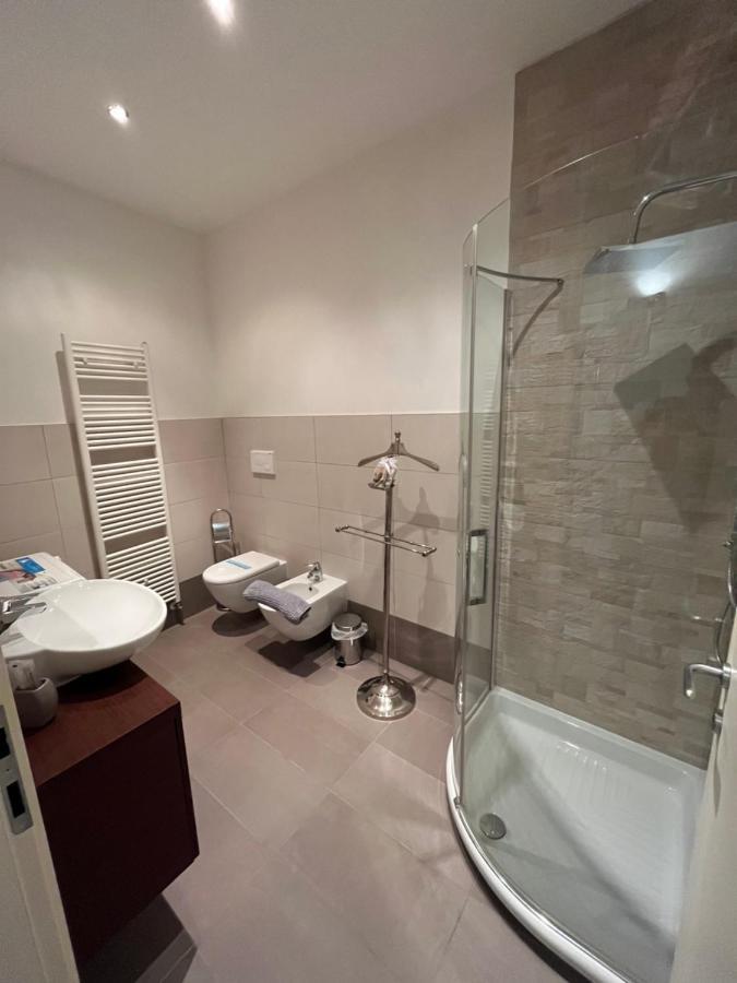 Juliet'S Neighbours- Luxury Apartment Верона Екстер'єр фото