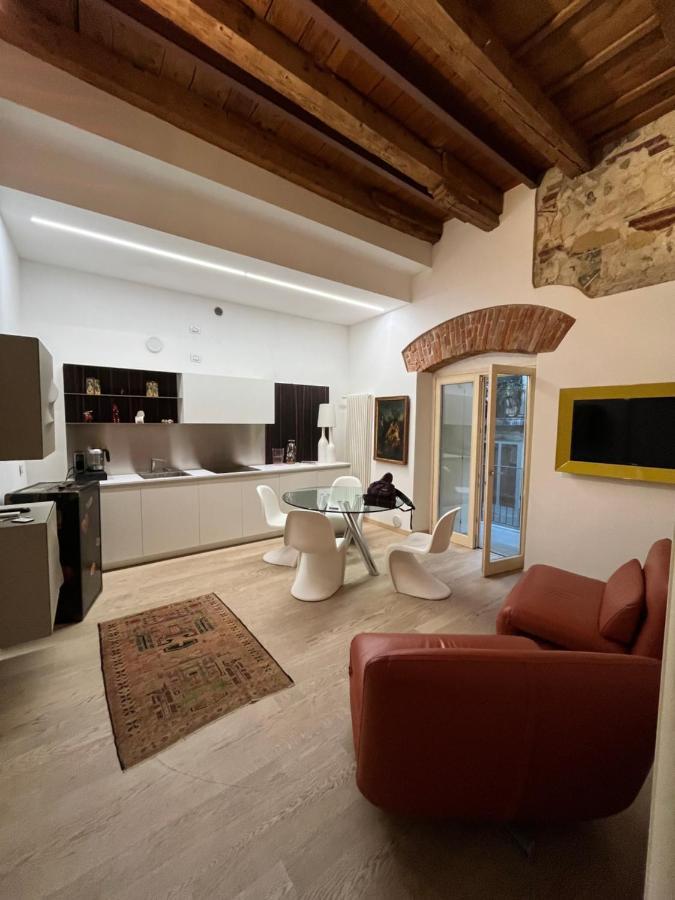 Juliet'S Neighbours- Luxury Apartment Верона Екстер'єр фото